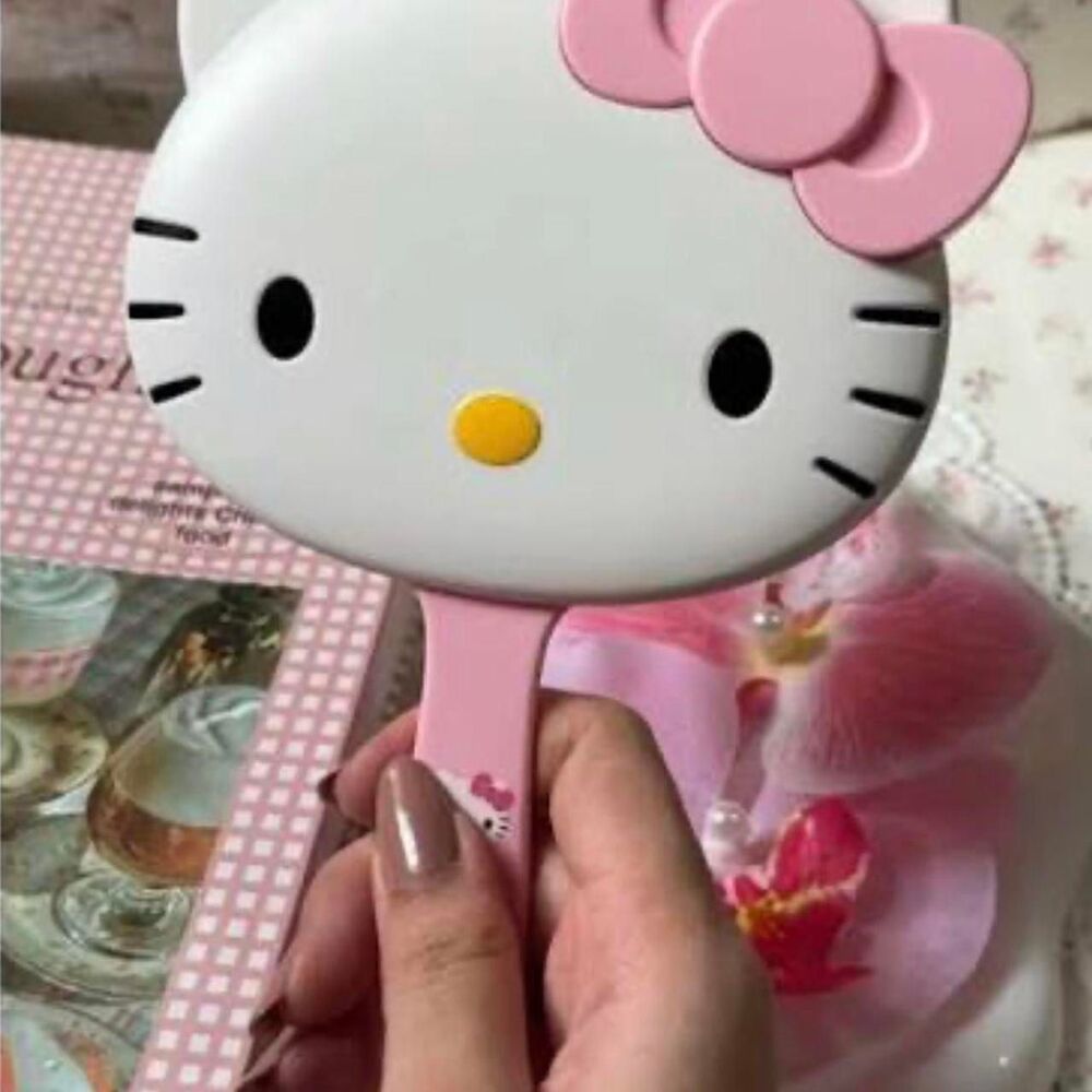 Sanrio Pink and White Tools-and-brushes